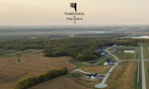 10773 SW Silver Creek Drive, West Des Moines, IA 50266