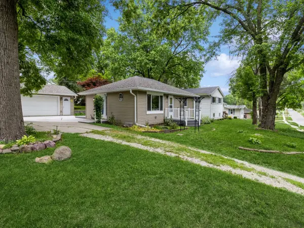 312 N J Street, Indianola, IA 50125