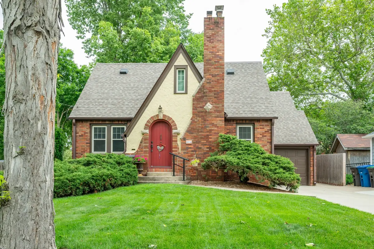 3215 44th Street, Des Moines, IA 50310 - Image #1