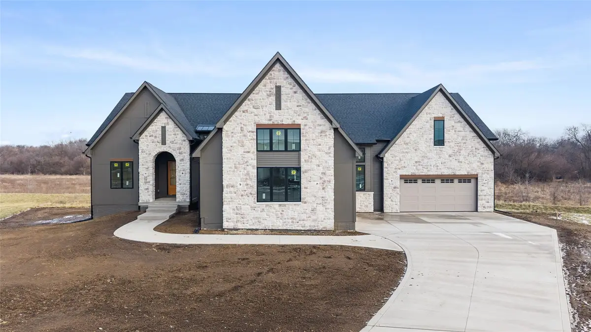 16205 Ironwood Lane, Urbandale, IA 50323 - #1