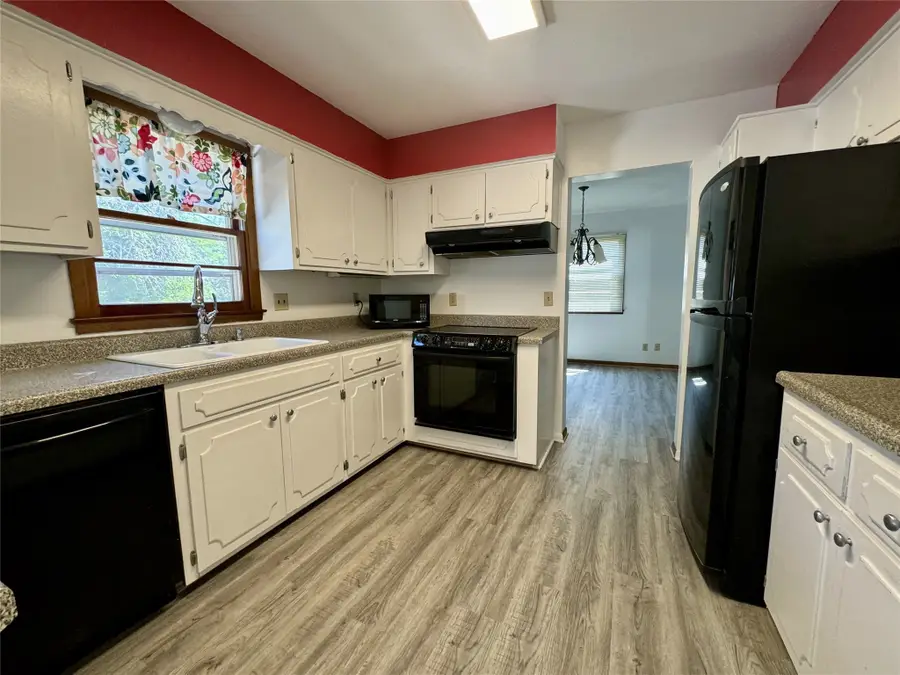 4425 Amick Avenue, Des Moines, IA 50310 - Image #2