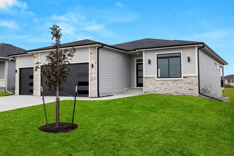 17211 Northview Drive, Urbandale, IA 50323 - Image #2