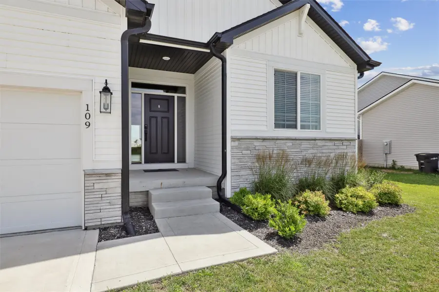 109 Creekside Drive Sw, Bondurant, IA 50035 - Image #2