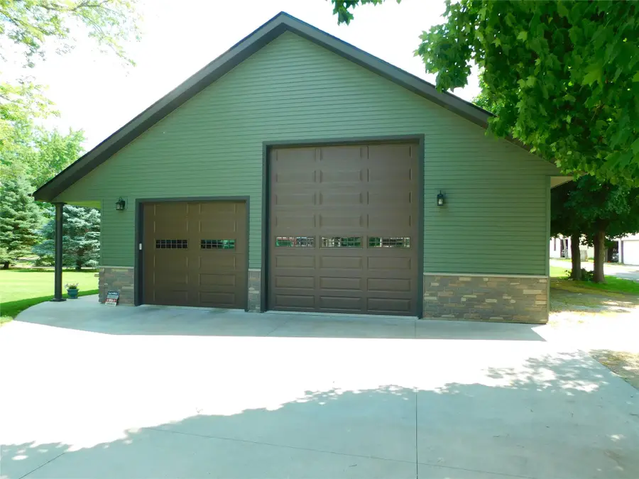 1127 Broad Street, Grinnell, IA 50112 - Image #2