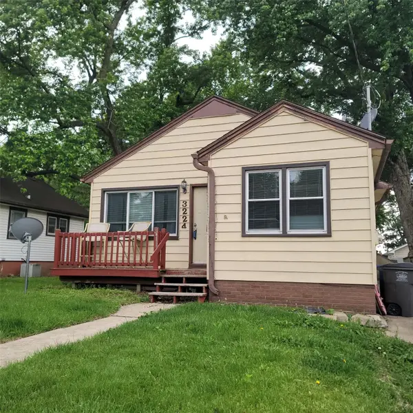 3224 SW 13th Place, Des Moines, IA 50315