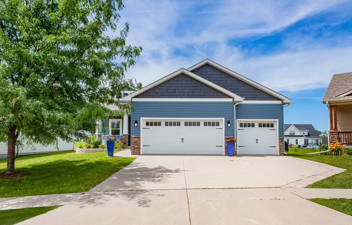 938 15th Avenue Se, Altoona, IA 50009 - #1