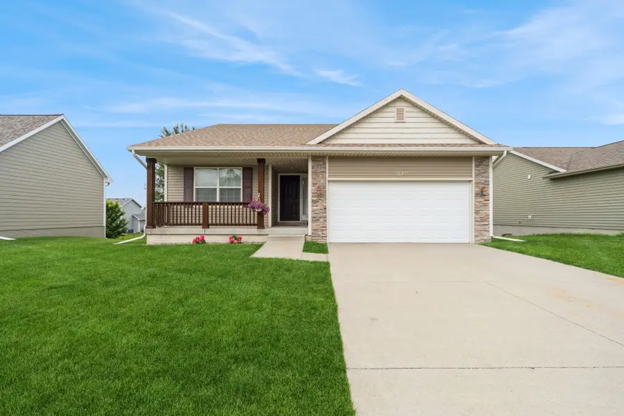 1870 SE Oxford Drive, Waukee, IA 50263 - Image #2