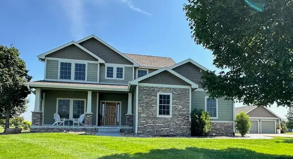 1821 Millstream Court, Winterset, IA 50273