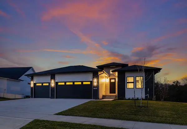 16405 Ironwood Lane, Urbandale, IA 50323