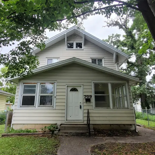 709 Oak Park Avenue, Des Moines, IA 50313