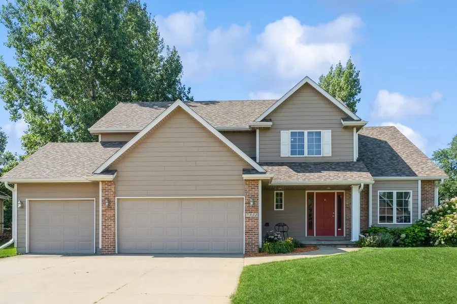 7322 Oakwood Drive, Urbandale, IA 50322 - Image #2
