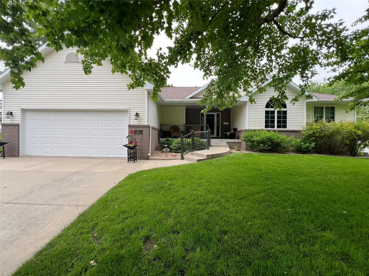 1121 Woodland Drive, Newton, IA 50208 - Image #1