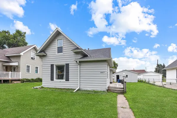3007 E 8th Street, Des Moines, IA 50316