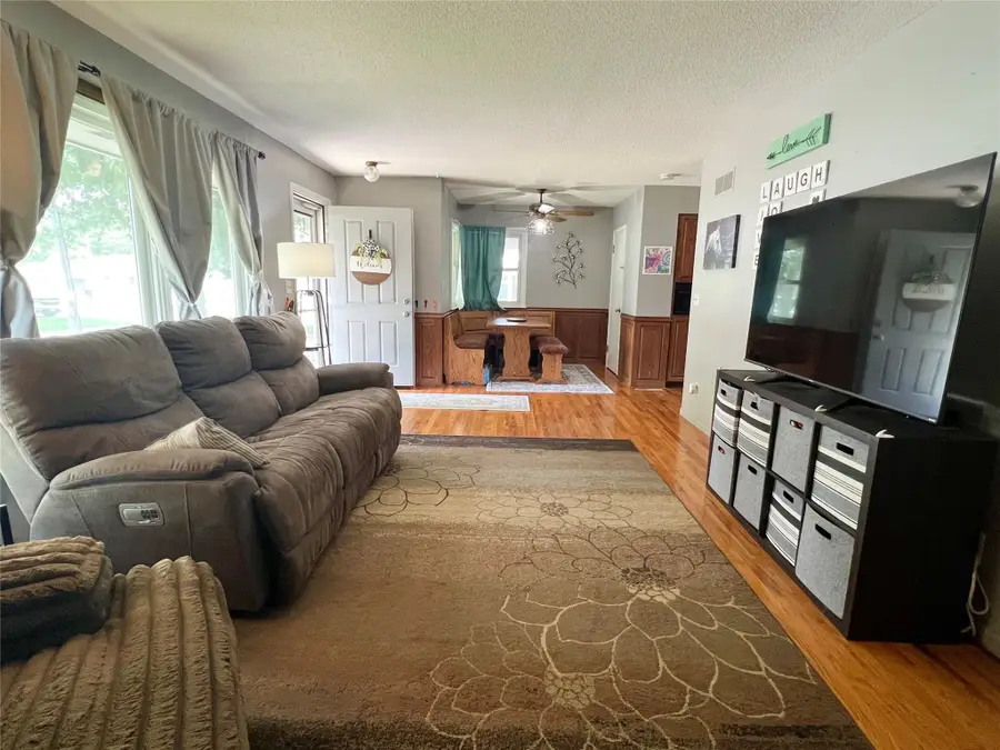 808 E 14th Street S, Newton, IA 50208 - Image #3