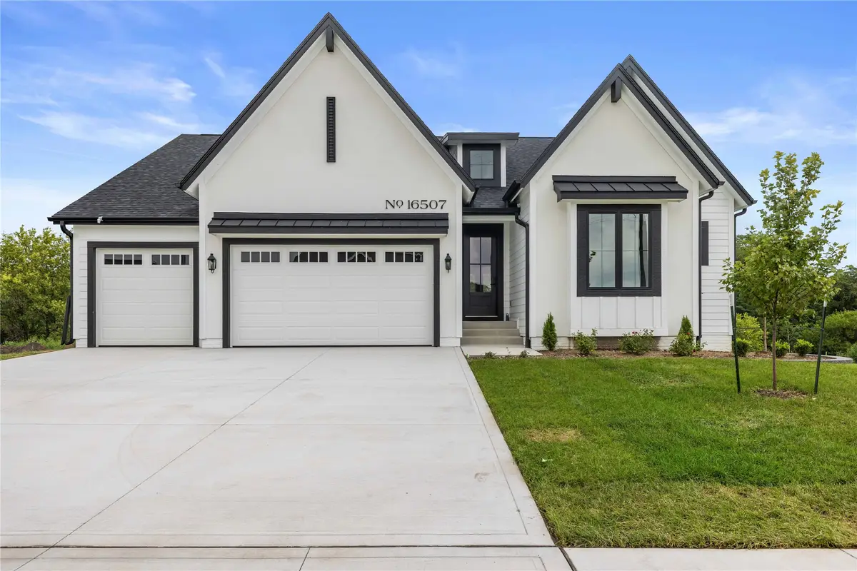 16507 Ironwood Lane, Urbandale, IA 50323 - Image #1
