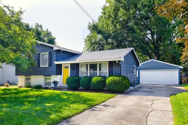 8826 Franklin Avenue, Clive, IA 50325