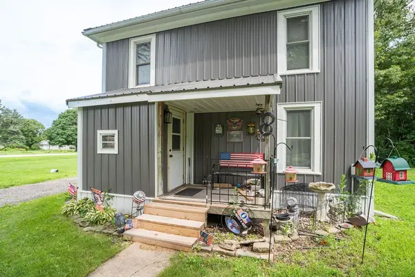 9032 Center Street, Grinnell, IA 50112