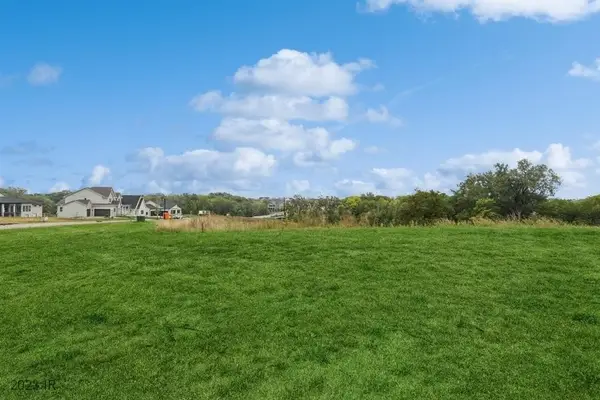 17836 Creekside Drive, Clive, IA 50325