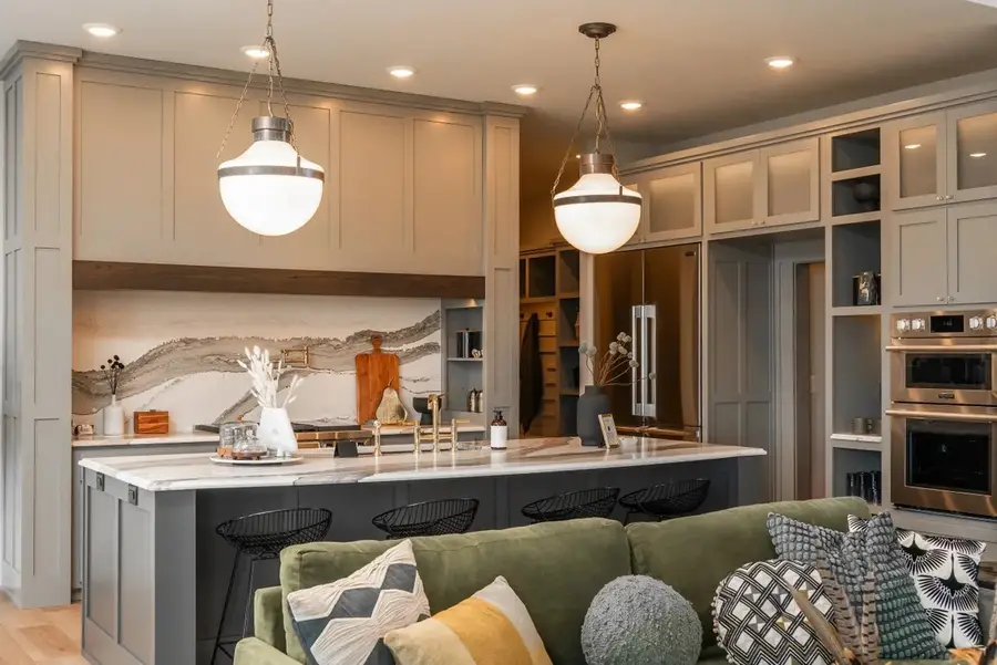 4735 Centennial Boulevard, Urbandale, IA 50323 - Image #2