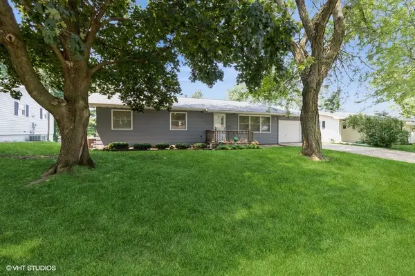 227 E 8th Street, Pella, IA 50219