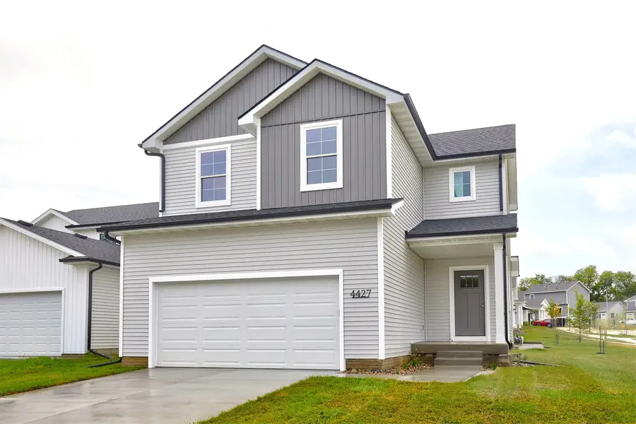 4427 Honey Bee Ridge, Des Moines, IA 50317 - Image #2