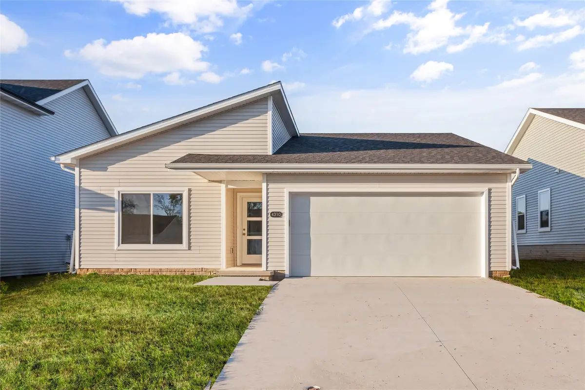 4310 Grover Woods Lane, Des Moines, IA 50317 - Image #1
