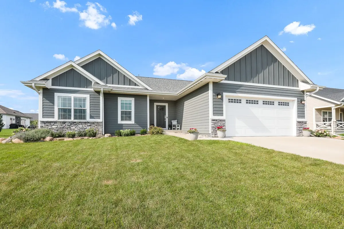 912 Fountain View Drive, Pella, IA 50219 - #1