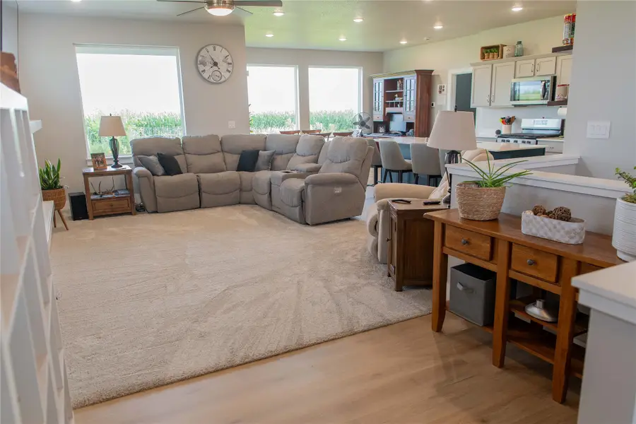 3024 Bluebell Lane, Pella, IA 50219 - Image #2