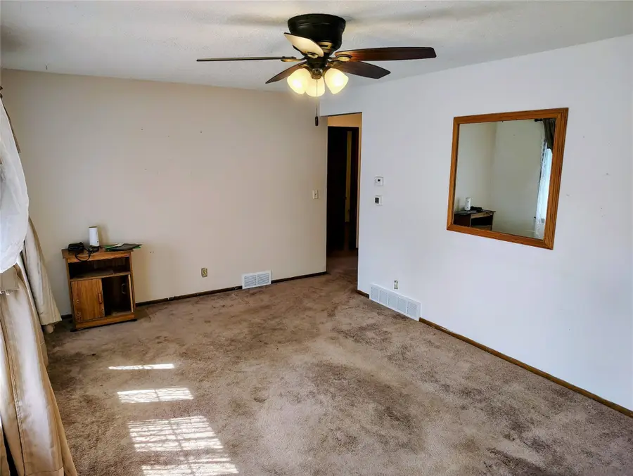 2104 E 41st Street, Des Moines, IA 50317 - Image #2