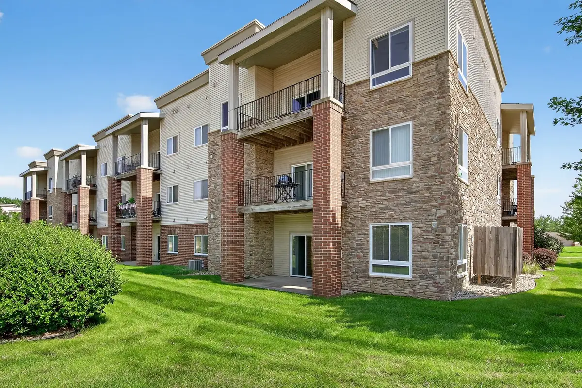 6350 Coachlight Drive #2102, West Des Moines, IA 50266 - Image #1