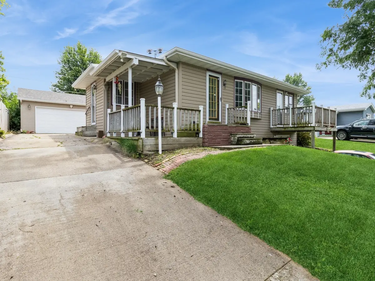 606 W 16th Street N, Newton, IA 50208 - Image #1