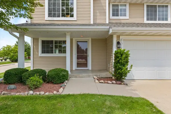 806 SE White Oak Lane, Waukee, IA 50263