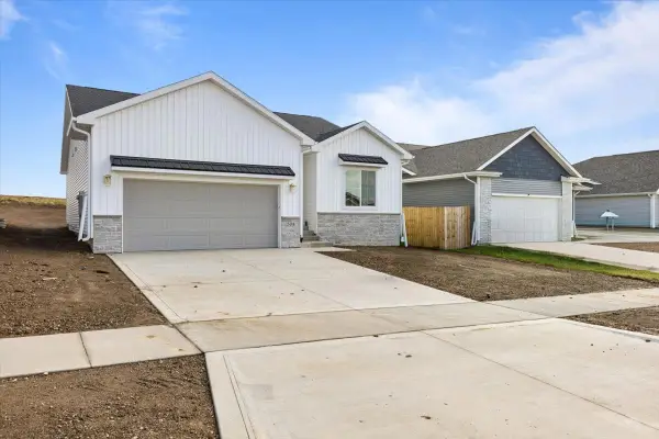 308 S Valley View Drive, Norwalk, IA 50211