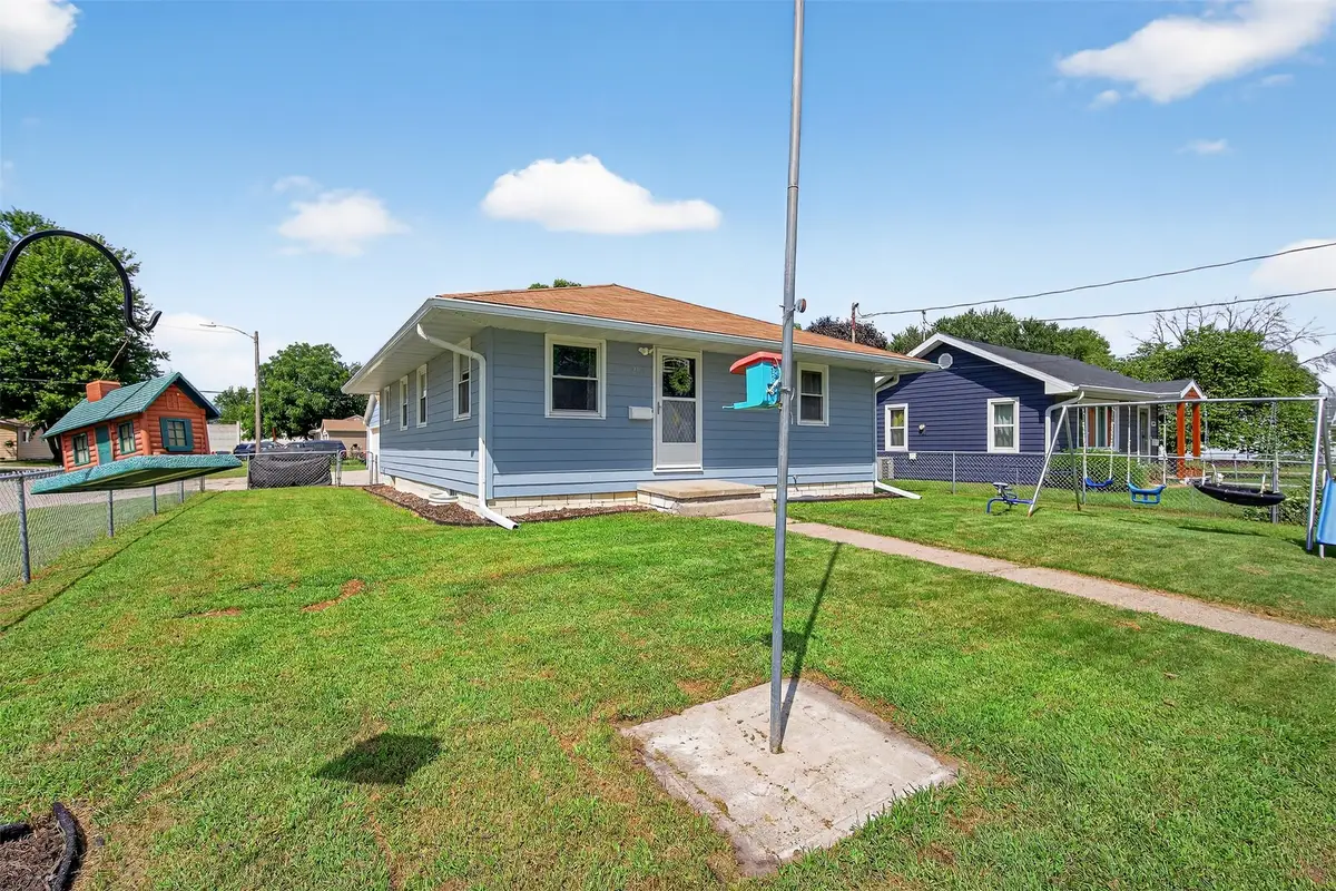 2100 Searle Street, Des Moines, IA 50317 - #1