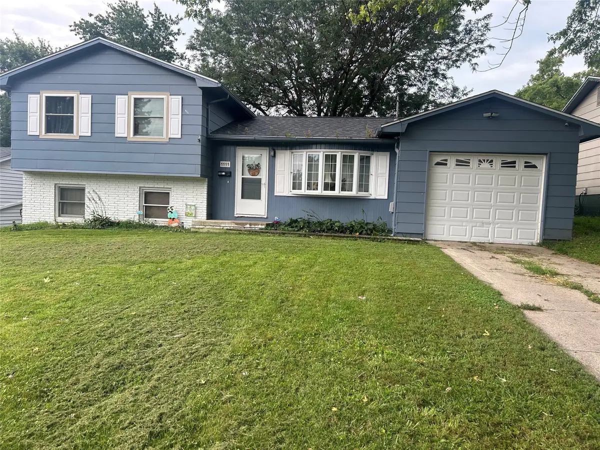 1111 N 10th Avenue E, Newton, IA 50208 - Image #1