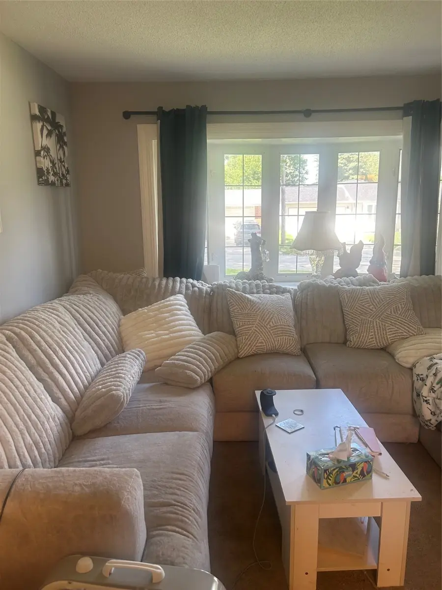 1111 N 10th Avenue E, Newton, IA 50208 - Image #2