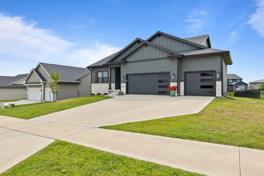 16418 Northpark Drive, Urbandale, IA 50323 - Image #2