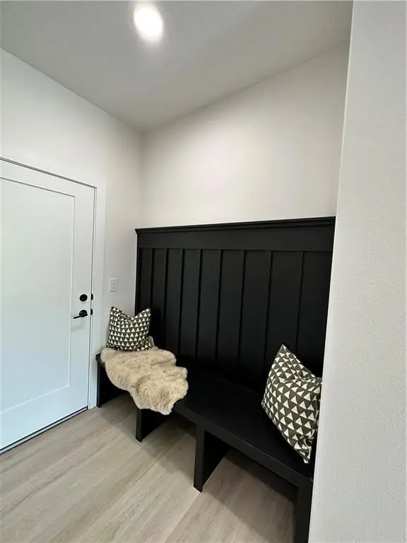 7036 Lake Ridge Avenue, Des Moines, IA 50320 - Image #2