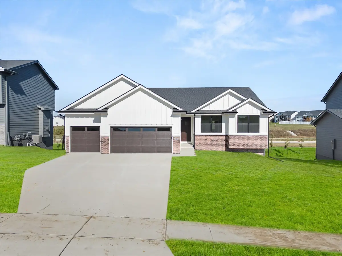 905 Hamilton Road, Waukee, IA 50263 - Image #1