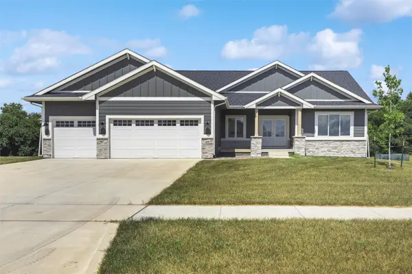 475 SE Walnut Woods Drive, West Des Moines, IA 50265