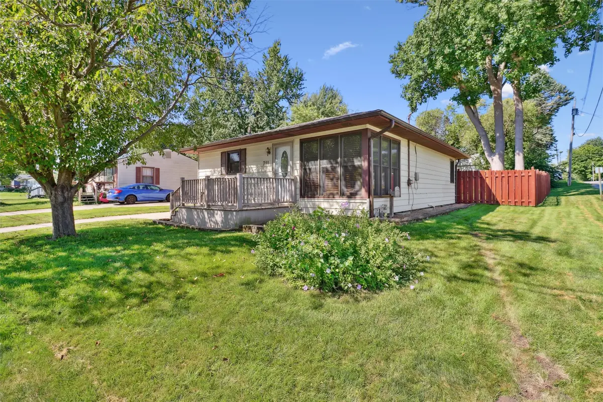 711 E 12th Street N, Newton, IA 50208 - Image #1