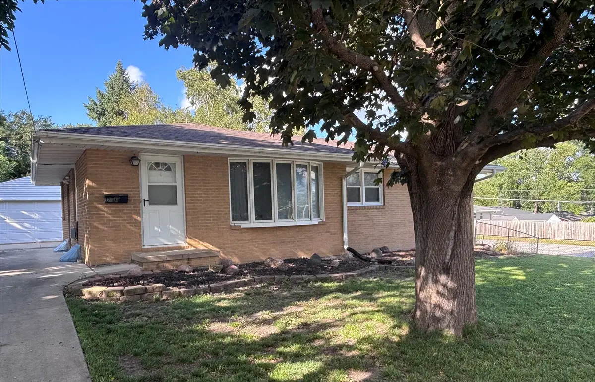 7201 Maple Drive, Urbandale, IA 50322 - Image #1