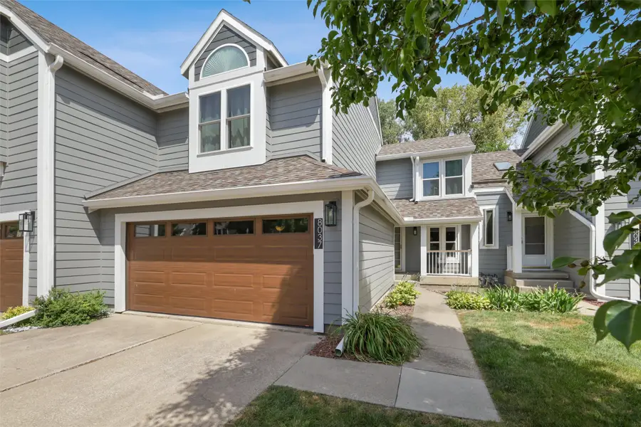 8037 Cobblestone Court, Urbandale, IA 50322 - Image #2