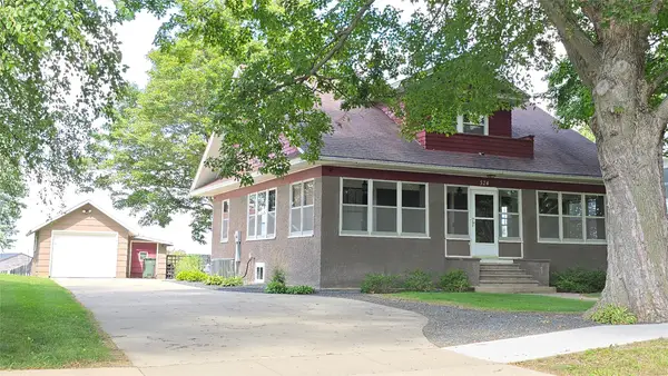 524 W Pershing Drive, Brooklyn, IA 52211