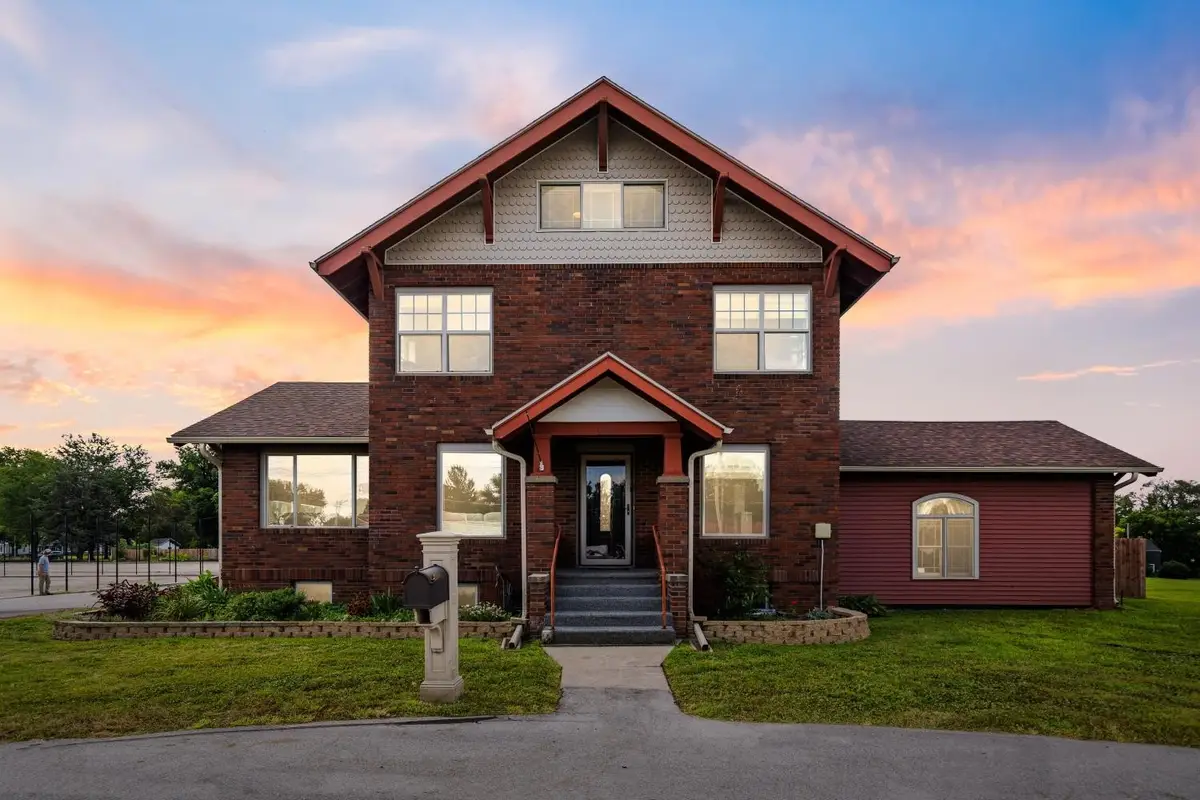 2009 1st Avenue E, Newton, IA 50208 - Image #1