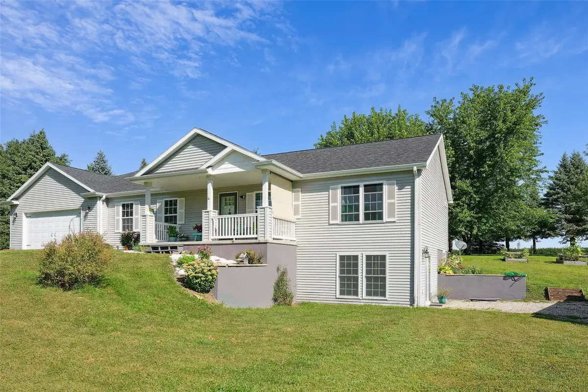 313 11th Avenue W, Grinnell, IA 50112 - Image #1