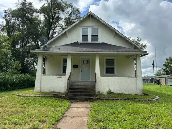 323 N 3rd Street, Seymour, IA 52590