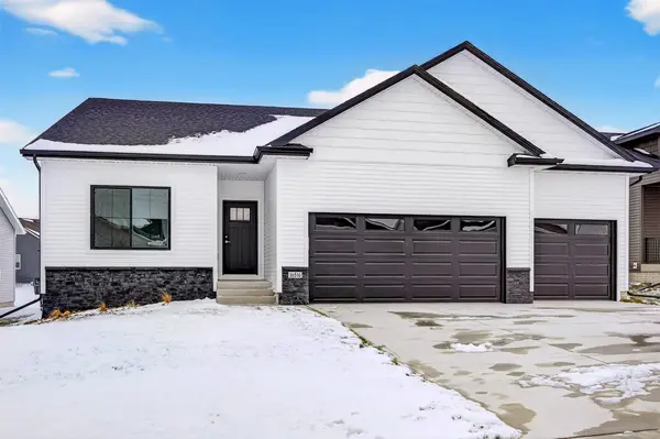 16516 Bentwood Drive, Urbandale, IA 50323