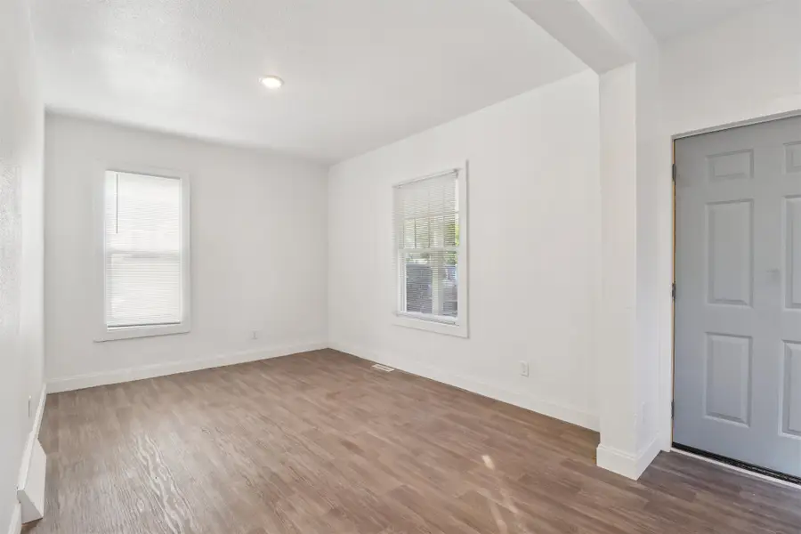 2069 E Grand Avenue, Des Moines, IA 50317 - Image #2