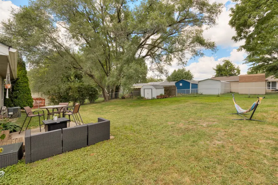 206 E Hughes Circle, Des Moines, IA 50315 - Image #2